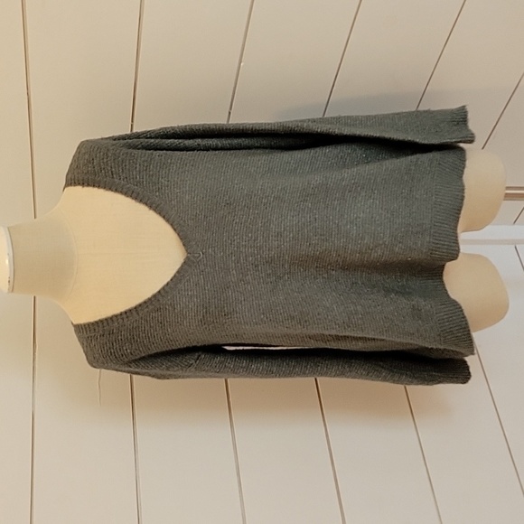 American Eagle Outfitters medium green v neck back zip sweater - Picture 1 of 6